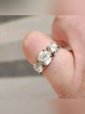 Vintage 💍 Avon Engagement Ring W 3 Cubic Zirconias Size 7